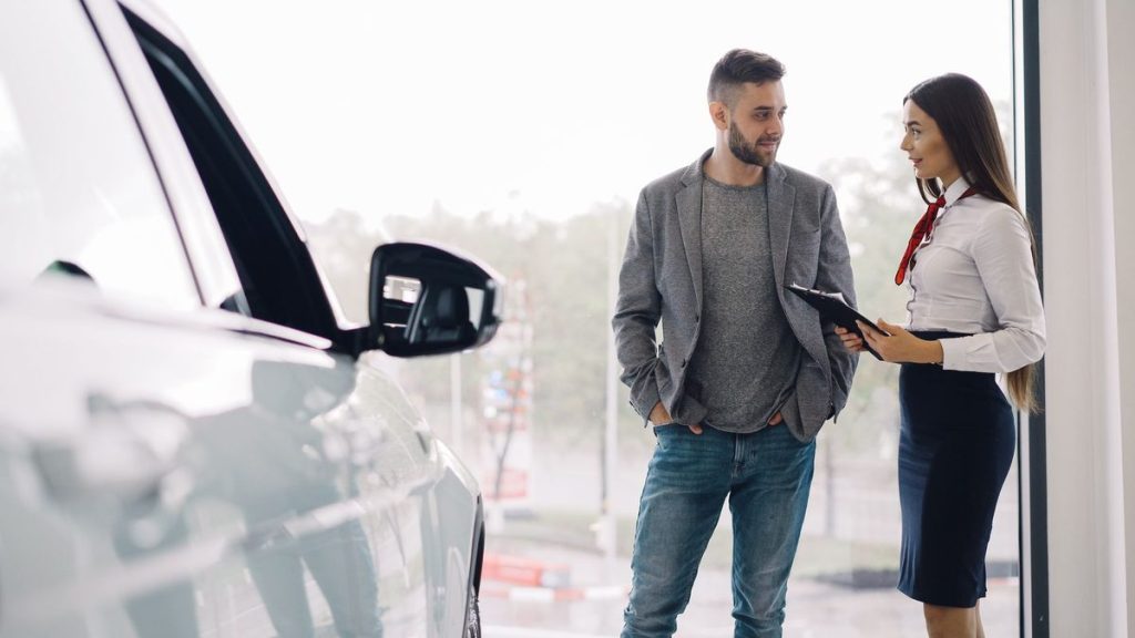 Accroche commerciale : échange entre un vendeur et un client